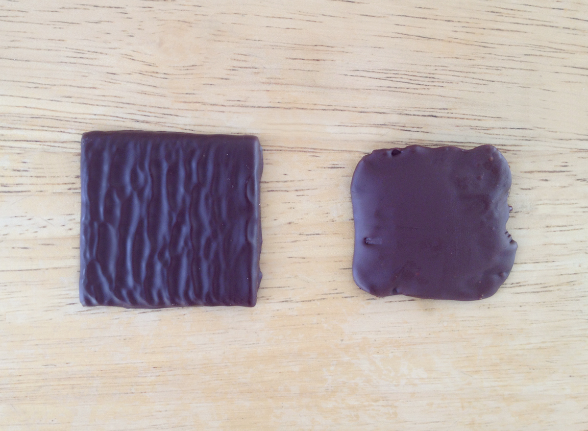 AFTER EIGHT : chocolat noir fourré d'une crème parfumée à la menthe